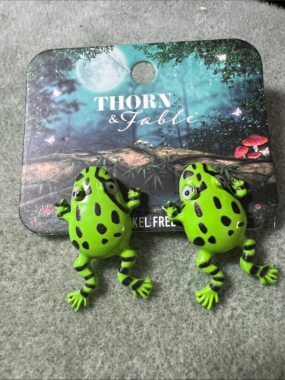 NWT Hot Topic Thorn & Fable Frog Earrings